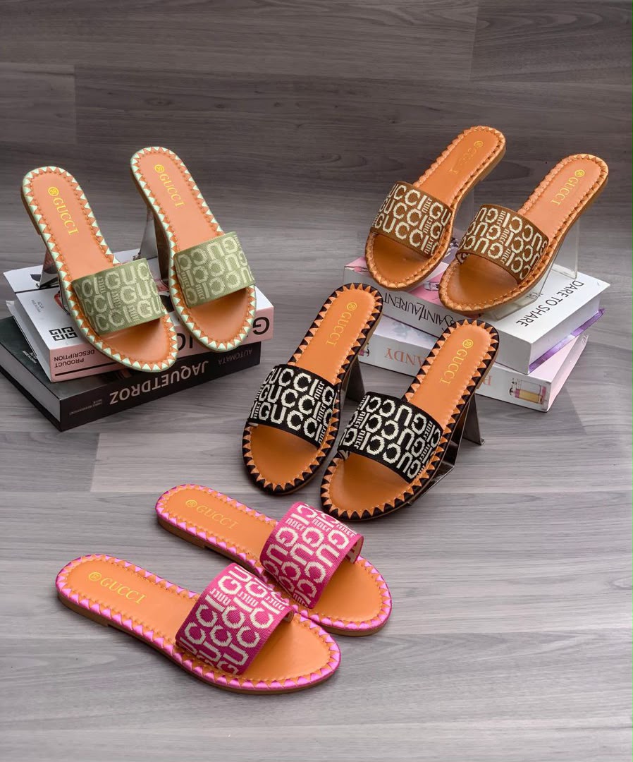 GUCCI SLIPPERS